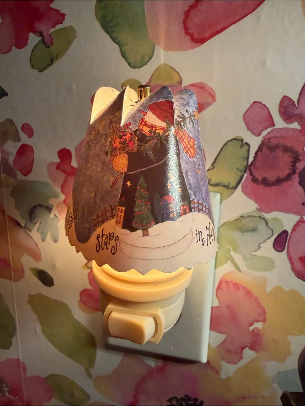 Rotating Nightlight with Decorative Shades - Multi-Color